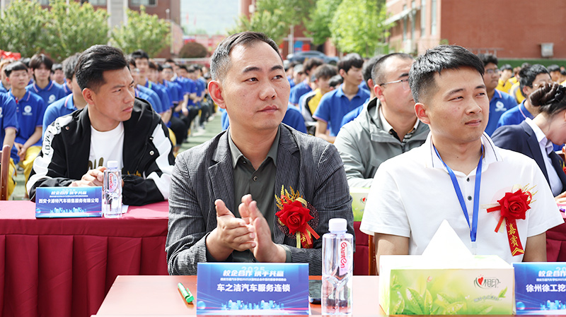 2025我校大型校企合作签约暨校园招聘会13