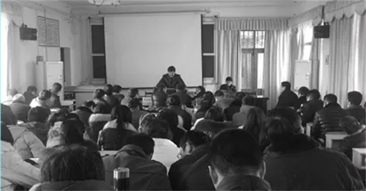 中年失业？西安万通4大技术，带你破局，饭碗不愁！