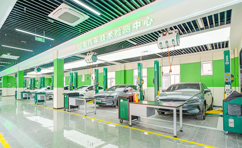 别让扳手生锈！2026年，传统汽修师傅的“第二春”在这里