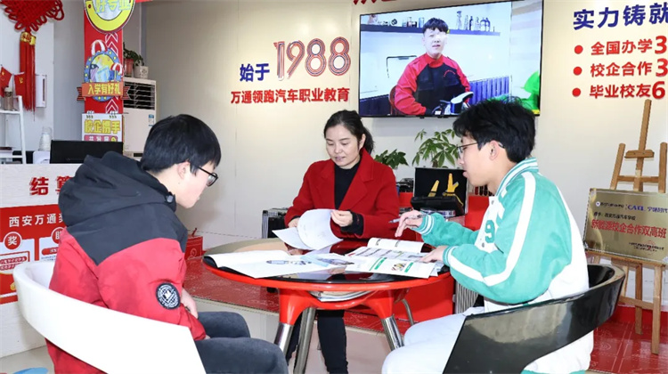 中高考在即，比提分更关键的选择，九成家长已率先行动。