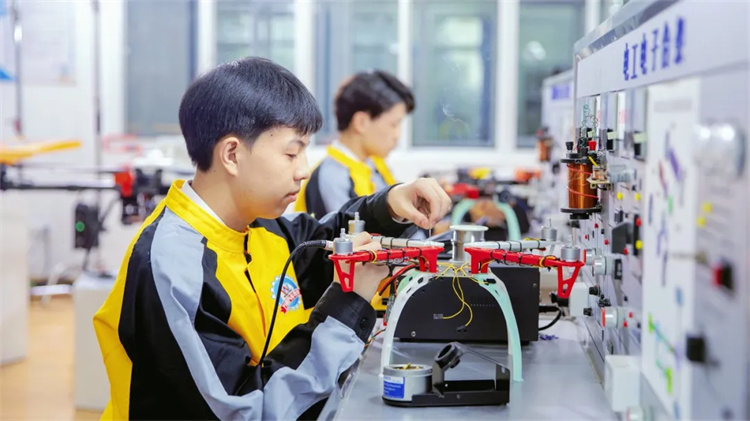 初中没毕业或者辍学多年?还能来西安万通上学吗？