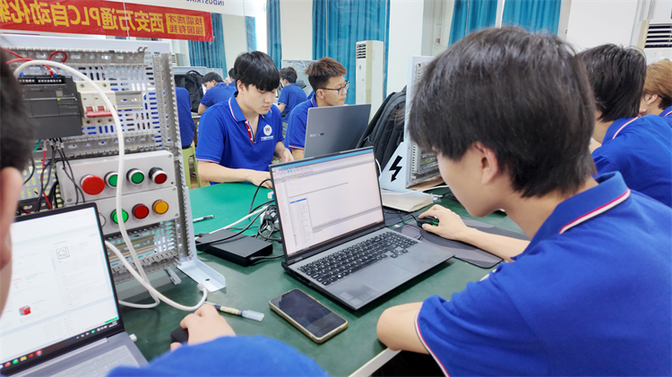 高考落榜学什么专业技术好？工业自动化专业，未来10年的高新风口！