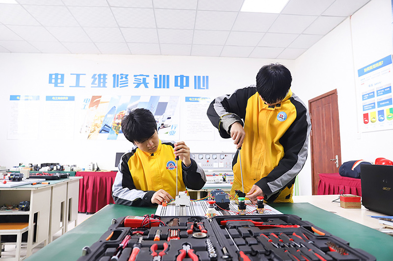 零基础学PLC，专为初高中设计，从电工基础到编程全搞定